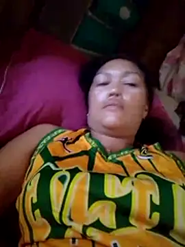 Snapshot of sexymom_siovie chatting on May 5, 7:05 am sexymom siovie online show from May 5, 7:05 am