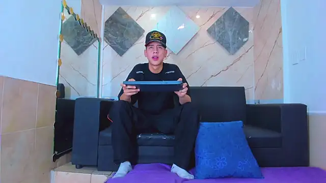 Snapshot of Dominic_26 chatting on February 11, 8:36 pm Dominic 26 online show from February 11, 8:36 pm