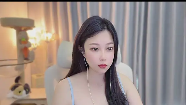 Snapshot of Yumi_yuni chatting on June 9, 1:50 am Yumi yuni online show from June 9, 1:50 am