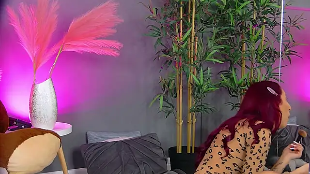 CrystalRedd online show from April 14, 4:18 am