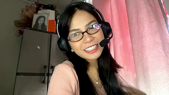 Snapshot of ConstancePorrini chatting on February 19, 5:47 am ConstancePorrini online show from February 19, 5:47 am