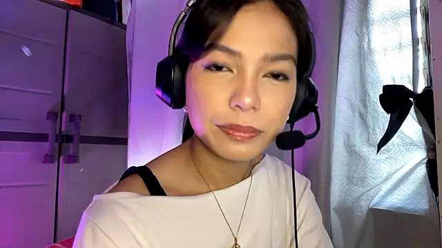 Snapshot of ConstancePorrini chatting on February 24, 5:49 am ConstancePorrini online show from February 24, 5:49 am