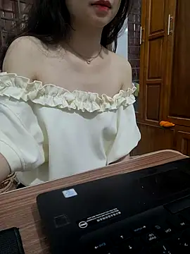 Snapshot of NinaKey chatting on May 1, 3:16 pm NinaKey online show from May 1, 3:16 pm