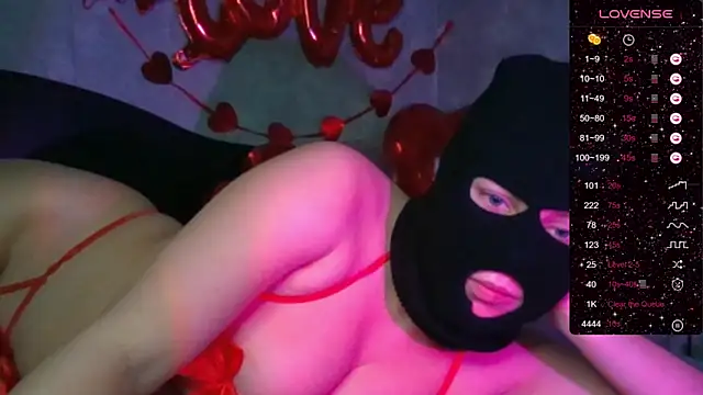 Snapshot of YenMoore chatting on February 11, 12:54 pm YenMoore online show from February 11, 12:54 pm