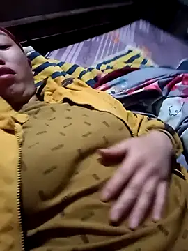 hot-luna- online show from February 6, 7:50 pm