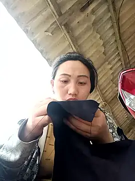 hot-luna- online show from March 25, 9:15 am