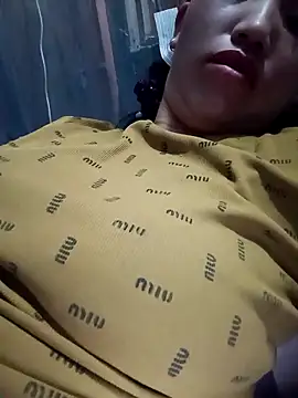 hot-luna- online show from April 13, 10:15 pm