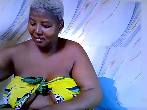 Snapshot of treasure_hunny chatting on February 4, 3:18 pm treasure hunny online show from February 4, 3:18 pm