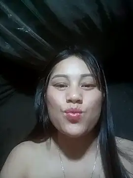 Snapshot of Momo-biki chatting on May 2, 12:32 pm Momo-biki online show from May 2, 12:32 pm