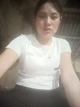 Snapshot of Momo-biki chatting on May 5, 1:30 pm Momo-biki online show from May 5, 1:30 pm