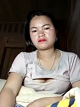 Snapshot of emlylyxinh chatting on February 14, 6:37 pm emlylyxinh online show from February 14, 6:37 pm