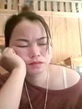 Snapshot of emlylyxinh chatting on February 26, 8:24 am emlylyxinh online show from February 26, 8:24 am