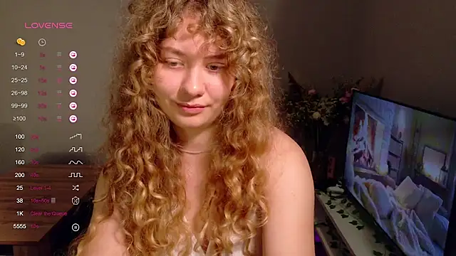 Snapshot of Milounee chatting on May 26, 8:43 am Milounee online show from May 26, 8:43 am