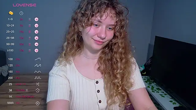Snapshot of Milounee chatting on June 1, 10:55 pm Milounee online show from June 1, 10:55 pm