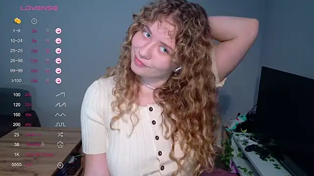 Snapshot of Milounee chatting on June 6, 8:30 am Milounee online show from June 6, 8:30 am