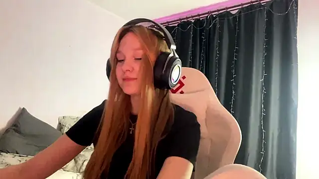 axin burnell online show from April 10, 5:17 pm