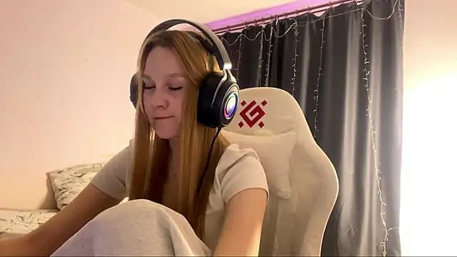 axin burnell online show from April 12, 2:22 pm