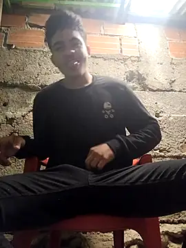 Snapshot of NikoHot_anatole chatting on February 20, 9:21 am NikoHot anatole online show from February 20, 9:21 am