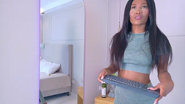 JosselynBrown online show from March 14, 11:26 am