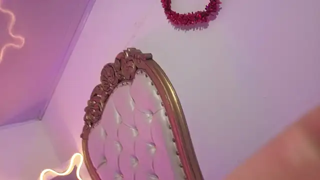 Snapshot of MILAH_TAY chatting on February 13, 11:39 am MILAH TAY online show from February 13, 11:39 am