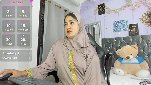 Snapshot of SamiraAwada chatting on June 6, 7:29 pm SamiraAwada online show from June 6, 7:29 pm