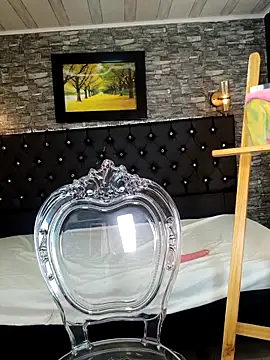 Snapshot of KittyLatina_02 chatting on February 25, 2:43 am KittyLatina 02 online show from February 25, 2:43 am