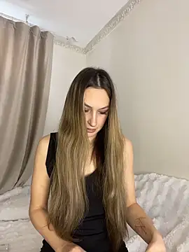 Alyxra online show from March 25, 7:47 am