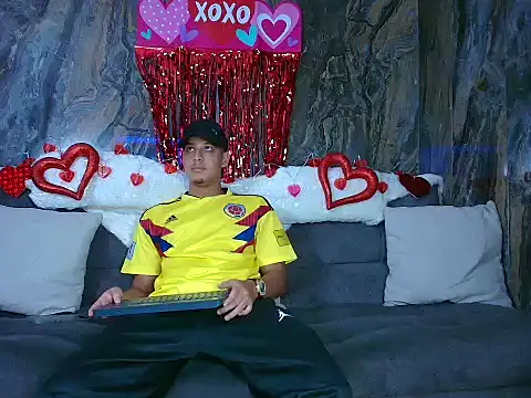 Snapshot of Noah_Blackk chatting on February 13, 1:18 pm Noah Blackk online show from February 13, 1:18 pm