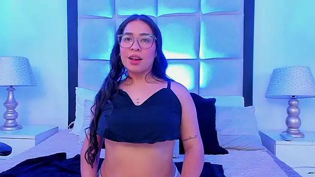 Snapshot of SussyFox chatting on February 8, 8:07 am SussyFox online show from February 8, 8:07 am