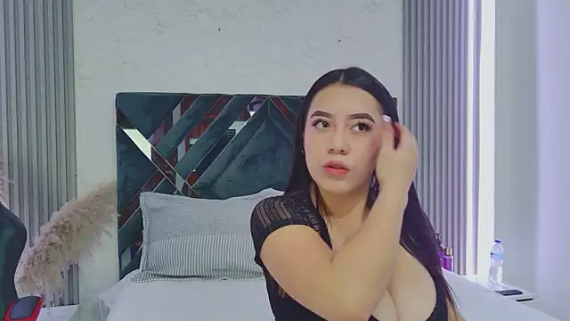 Snapshot of AmyTorres_ chatting on April 22, 3:24 pm AmyTorres online show from April 22, 3:24 pm