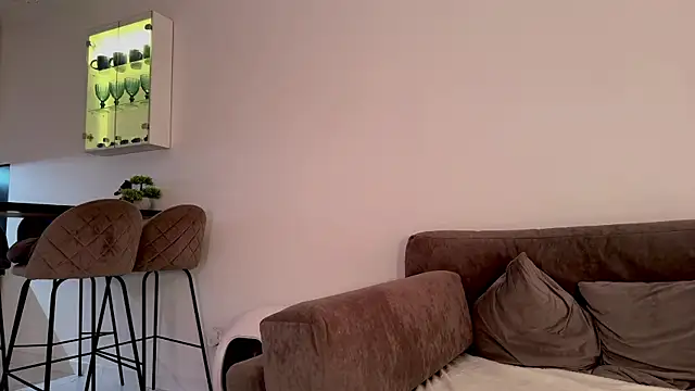 Snapshot of AuraXO chatting on July 22, 11:57 am AuraXO online show from July 22, 11:57 am