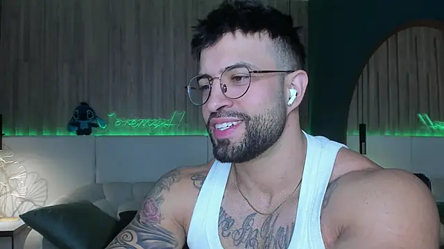 Snapshot of Jeremy_Harden chatting on February 22, 5:44 pm Jeremy Harden online show from February 22, 5:44 pm