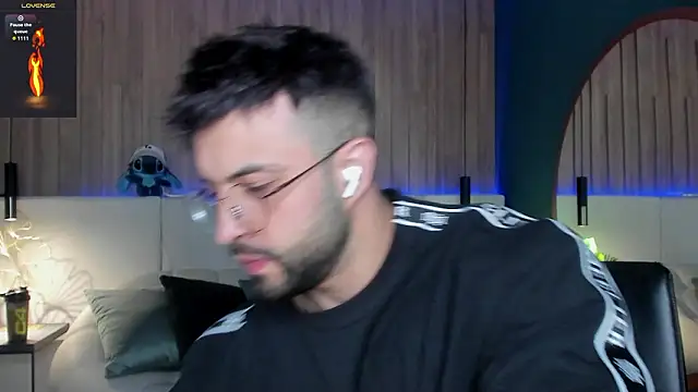 Snapshot of Jeremy_Harden chatting on February 24, 1:03 am Jeremy Harden online show from February 24, 1:03 am