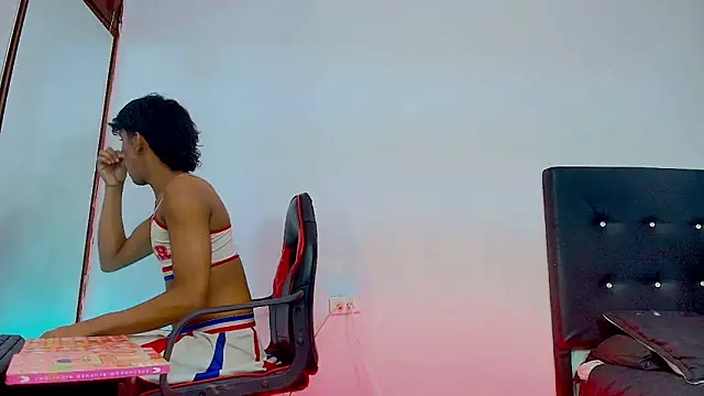 Snapshot of JERO_TEASE_S7S chatting on February 19, 7:32 pm JERO TEASE S7S online show from February 19, 7:32 pm