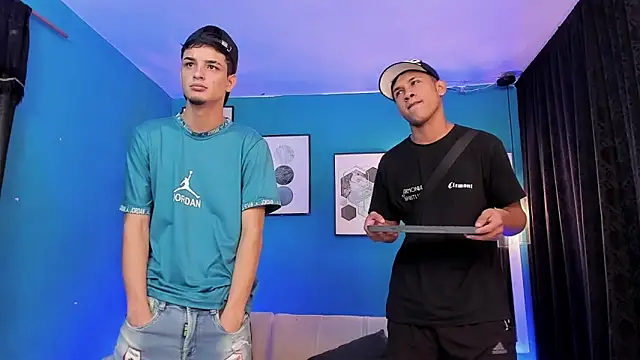 Snapshot of KingOfHeavens_2 chatting on February 12, 11:22 pm KingOfHeavens 2 online show from February 12, 11:22 pm