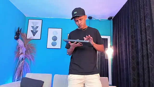 Snapshot of KingOfHeavens_2 chatting on February 26, 8:08 pm KingOfHeavens 2 online show from February 26, 8:08 pm