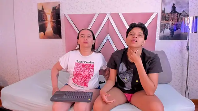 Snapshot of natasha_and_zoe chatting on February 28, 11:33 am natasha and zoe online show from February 28, 11:33 am