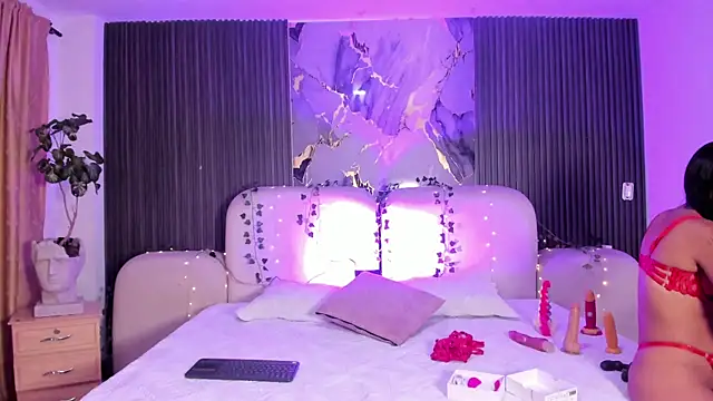 Snapshot of JazminRusso_ chatting on April 17, 4:48 am JazminRusso online show from April 17, 4:48 am