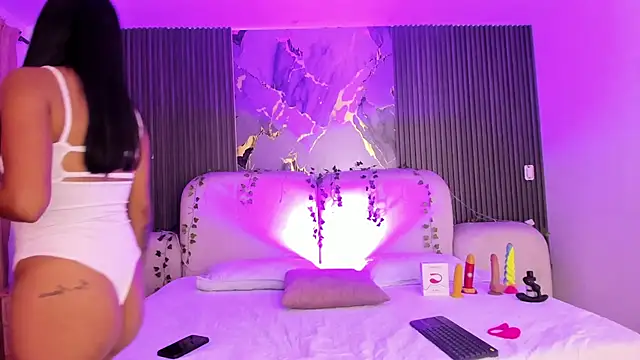 Snapshot of JazminRusso_ chatting on May 15, 5:36 am JazminRusso online show from May 15, 5:36 am
