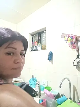 Snapshot of Erica__brooks chatting on April 22, 10:33 pm Erica brooks online show from April 22, 10:33 pm