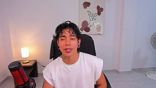 Snapshot of paisa_hotx chatting on February 4, 1:44 am paisa hotx online show from February 4, 1:44 am