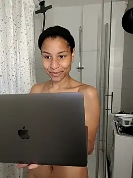 YaraEstelle online show from March 31, 5:46 pm