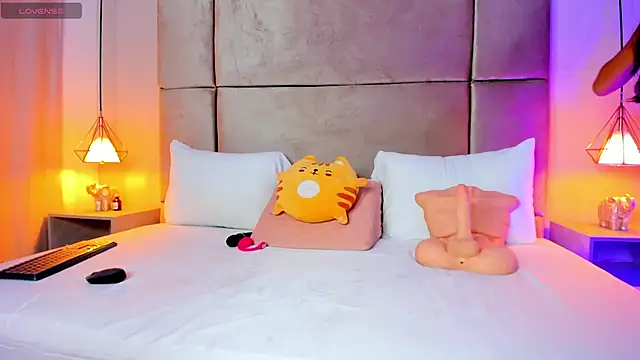 Snapshot of Zafiro11_ chatting on February 23, 12:02 pm Zafiro11 online show from February 23, 12:02 pm