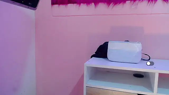 isabella vogue online show from February 14, 11:40 am