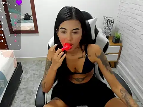 Snapshot of Mia_Lover_ chatting on February 21, 2:45 am Mia Lover online show from February 21, 2:45 am