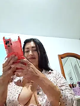 Snapshot of aliz963040 chatting on February 2, 3:49 am aliz963040 online show from February 2, 3:49 am