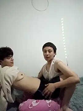 Snapshot of Brenda_Tina699 chatting on February 7, 4:27 am Brenda Tina699 online show from February 7, 4:27 am