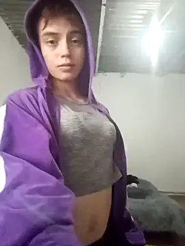 Snapshot of Brenda_Tina699 chatting on February 10, 10:14 pm Brenda Tina699 online show from February 10, 10:14 pm