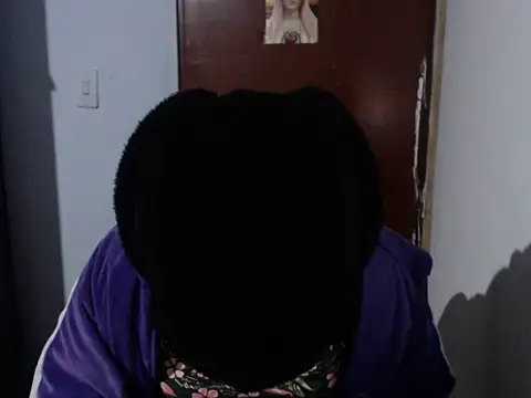 Snapshot of Brenda_Tina699 chatting on February 13, 3:46 am Brenda Tina699 online show from February 13, 3:46 am