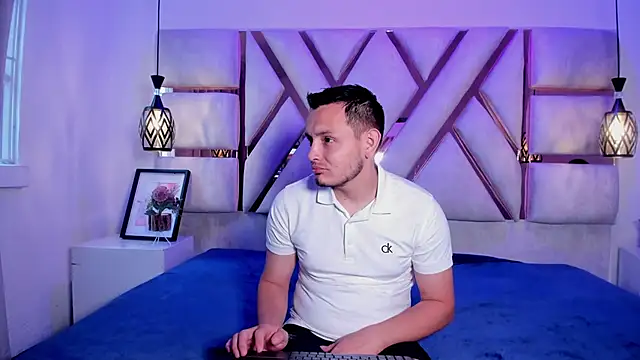 Snapshot of nilaynoa chatting on March 3, 11:49 am nilaynoa online show from March 3, 11:49 am